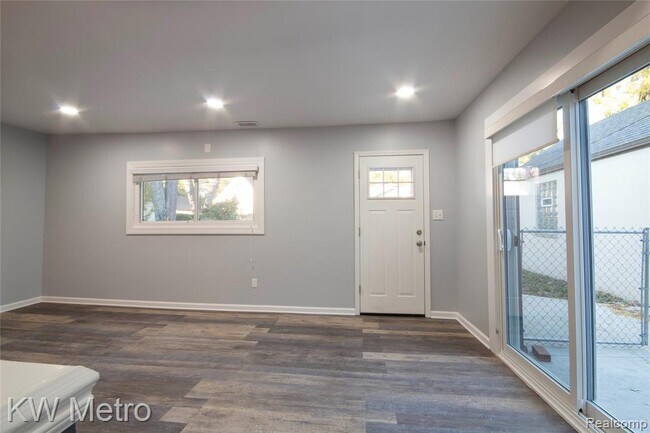 Foto del edificio - 22101 Ridgeway St