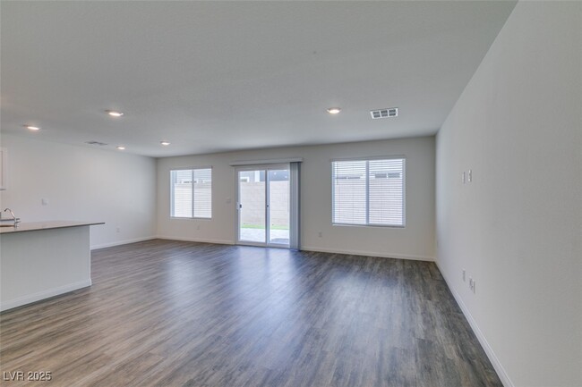 Foto del edificio - 2646 Snapdragon Fls Ave