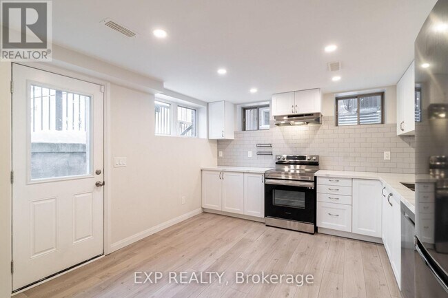 Photo du bâtiment - 38 Busato Dr