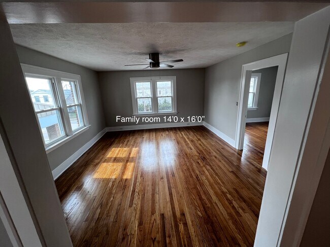 Foto del edificio - 7581 W Ridge Rd