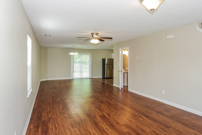 Foto del edificio - 3 Bedroom in Chandler Farms