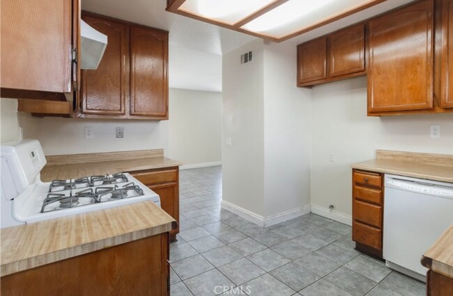 Foto del edificio - 2260 E Ave Q4