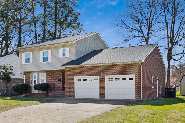 Building Photo - 226 Woodbury Forrest Dr
