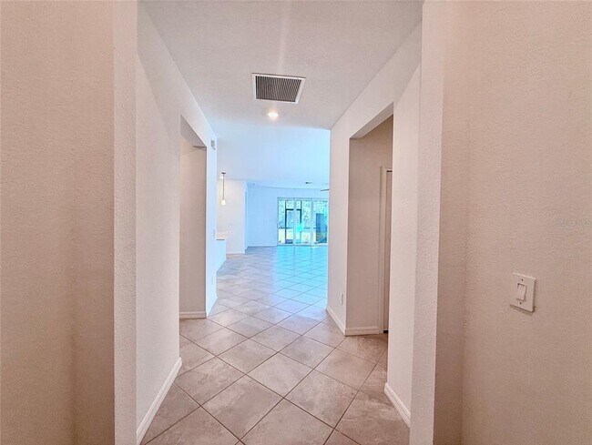 Building Photo - 10995 Pinot Dr