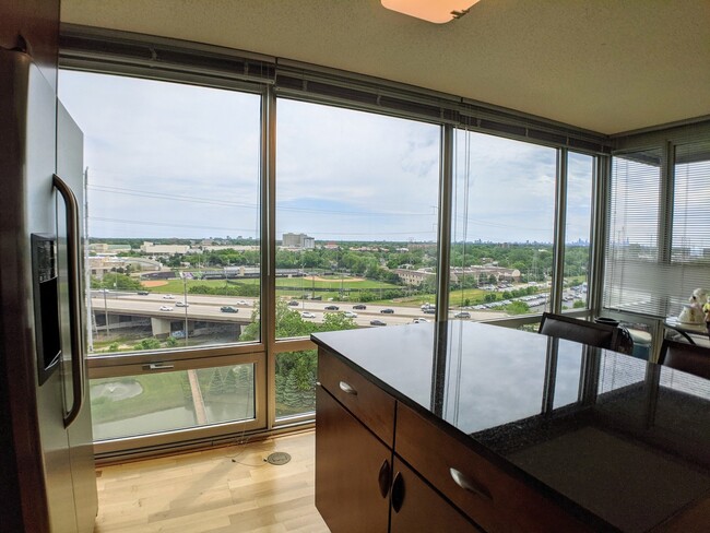 Foto del edificio - 9725 Woods Dr