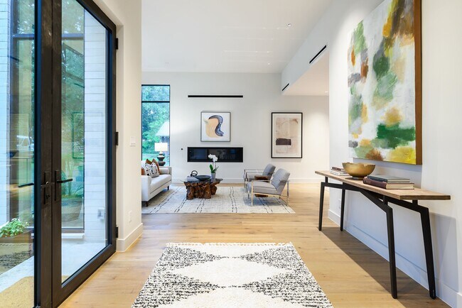 Foto del edificio - 5023 Lilac Ln