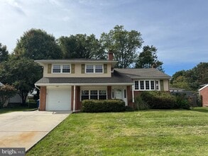 Building Photo - 119 Forsythia Dr
