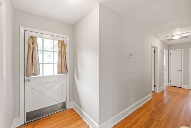 Foto del edificio - 3 Bedroom Home in South Charlotte