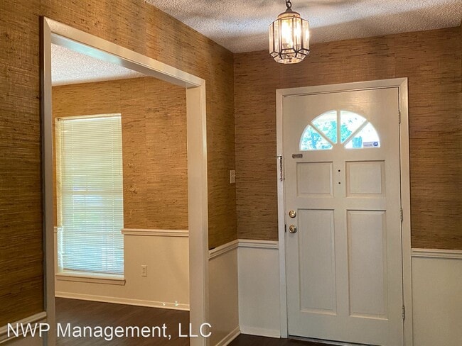 Building Photo - 3 br, 2 bath House - 805 Spring Creek