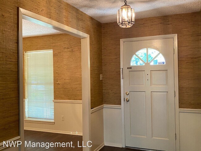 Foto del edificio - 3 br, 2 bath House - 805 Spring Creek