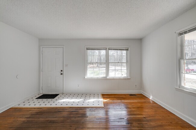 Foto del edificio - 626 Maple Ln