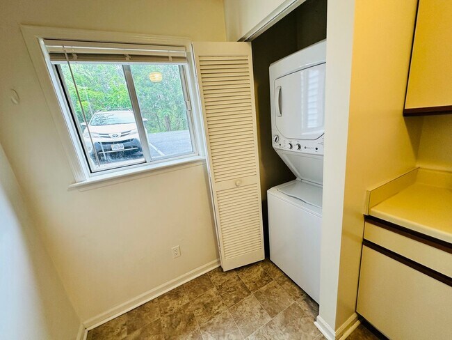 Building Photo - 401 Berryfield Ln