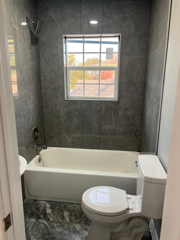 Foto del edificio - 4011 Delano St