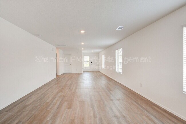 Foto del edificio - 26735 Wilderye Cv Ln