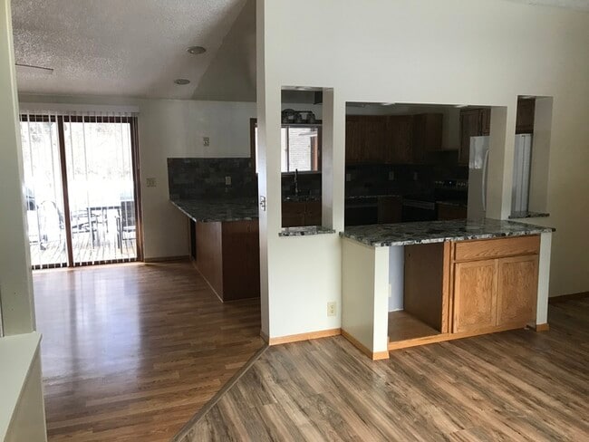 Building Photo - 4350 Buttercup Ln