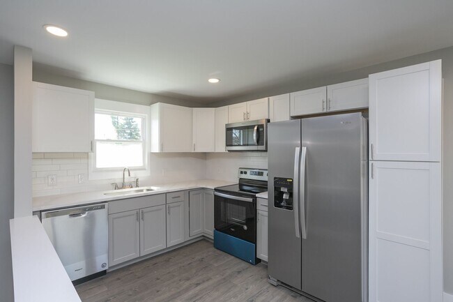 Building Photo - Available June. Large house, fenced back yard, renovated, fenced back, pets ok, great for house s...