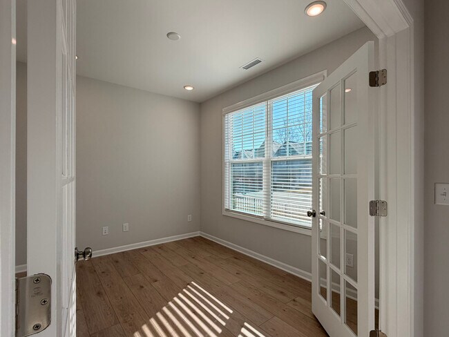 Foto del edificio - 2459 Englemann Dr