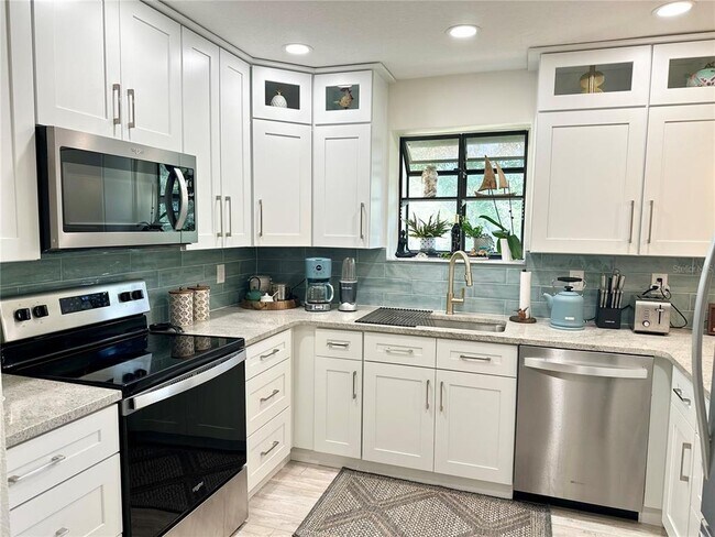 Building Photo - 2613 Hammock Ct