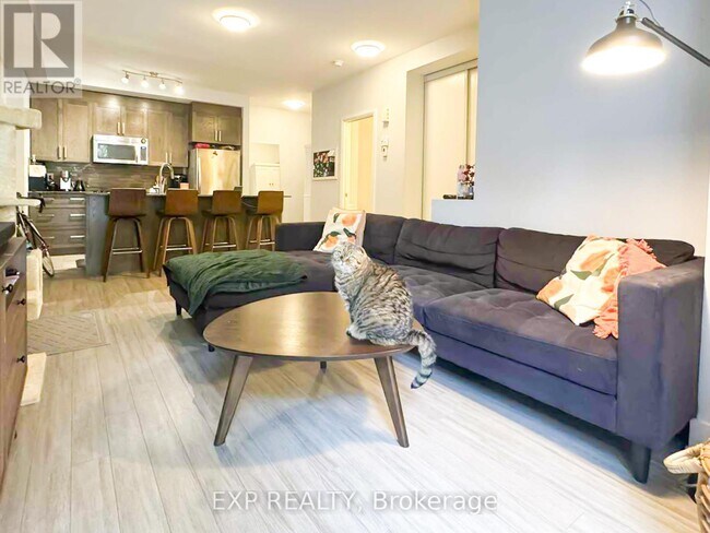 Photo du bâtiment - 106 Holmwood Ave