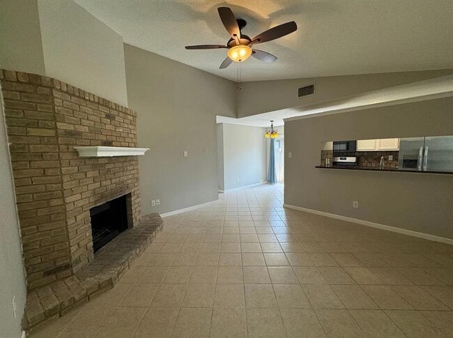 Building Photo - 215 Greenlawn Blvd