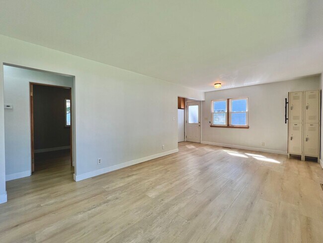 Foto del edificio - Beautiful 4-Bed, 2-Bath Single-Family Home!