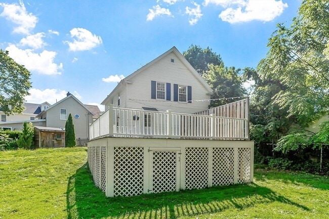 Building Photo - 9 Maple Ct