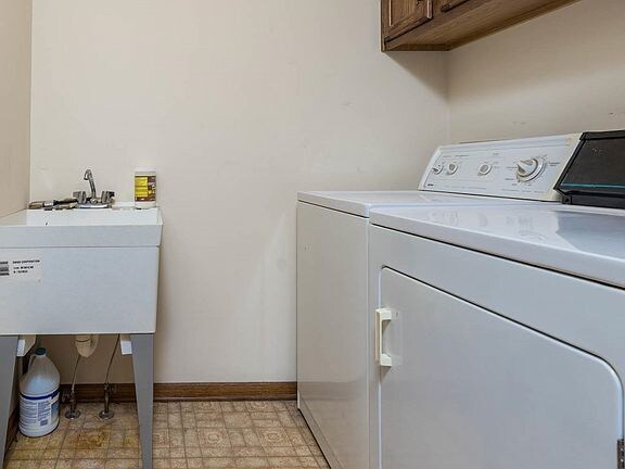 Building Photo - 1389 Red Oak Ln