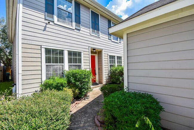 Building Photo - 5726 Silver Oak