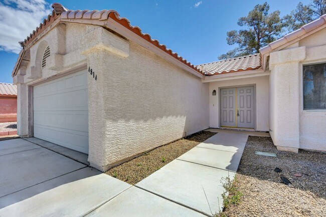 Foto del edificio - N Las Vegas Single Family Home - New Paint and LVP Flooring