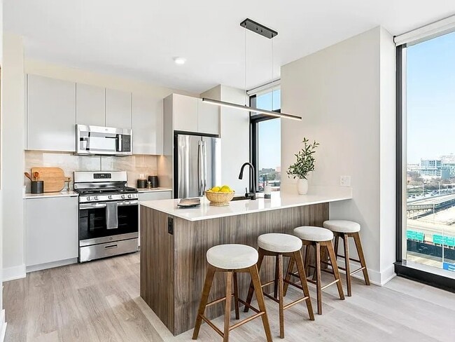 Photo - 1129 W Van Buren St Apartment