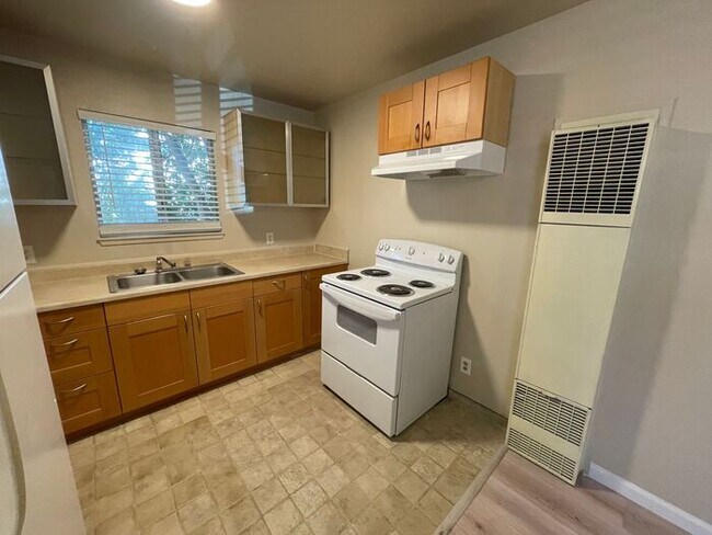 Foto del edificio - 430 E 8th St