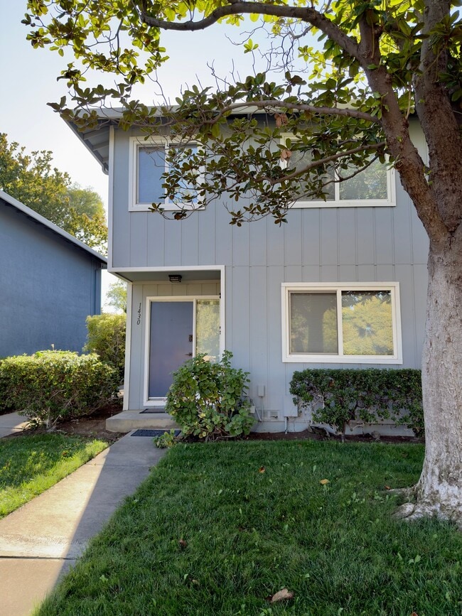 Building Photo - 1430 Newhall Pkwy