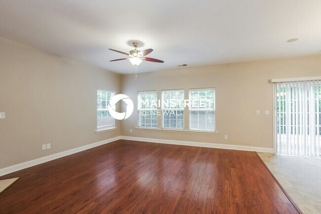 Foto del edificio - 4 Bedroom Pet-Friendly Home in Charlotte, NC with Main Street Renewal