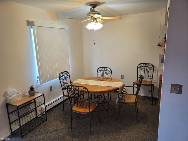 Foto del edificio - 1 br, 1 bath Condo - 30010 Utica Rd