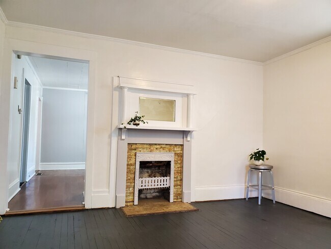 Living Room - 812 Parkwood Ave