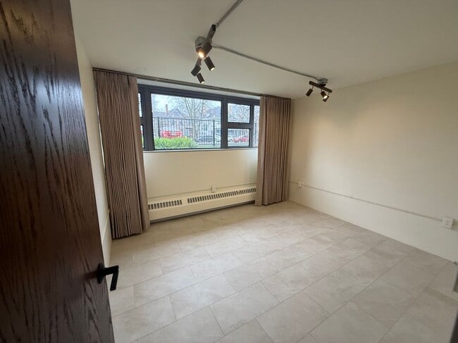 Foto del edificio - 130 Linwood Ave