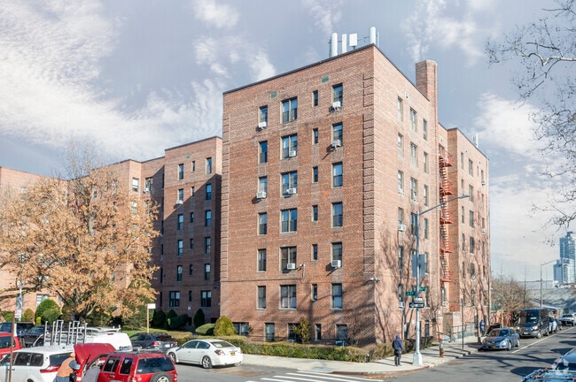 Building Photo - 2675 E 7th St