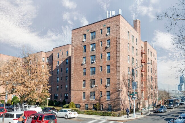 Foto del edificio - 2675 E 7th St