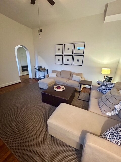 Foto del edificio - 209 W Fifth Ave