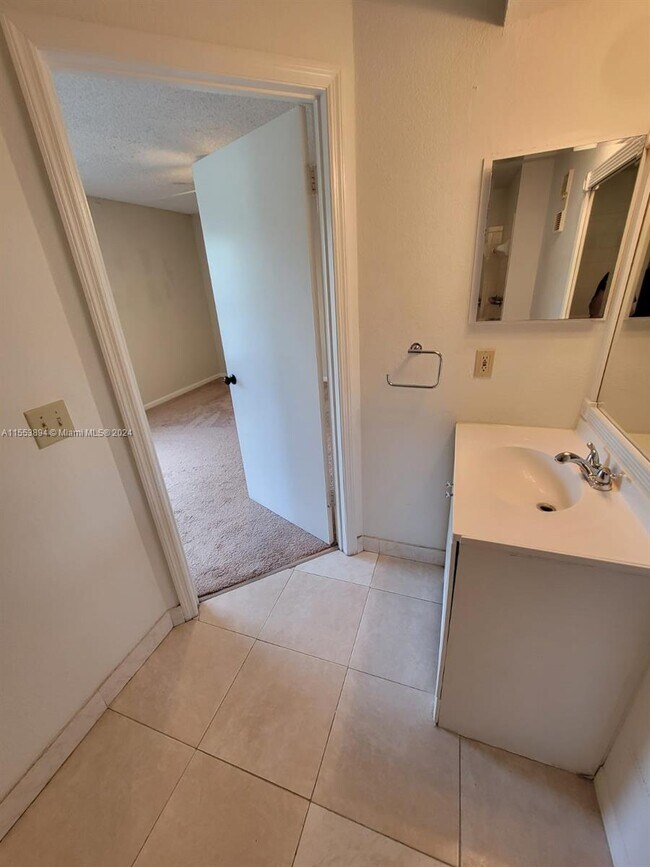 Foto del edificio - 1401 Village Blvd