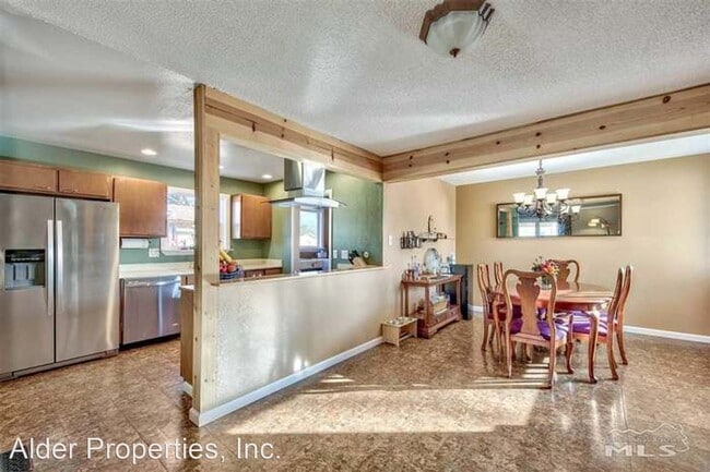 Building Photo - 3 br, 2 bath House - 140 E Gault Way