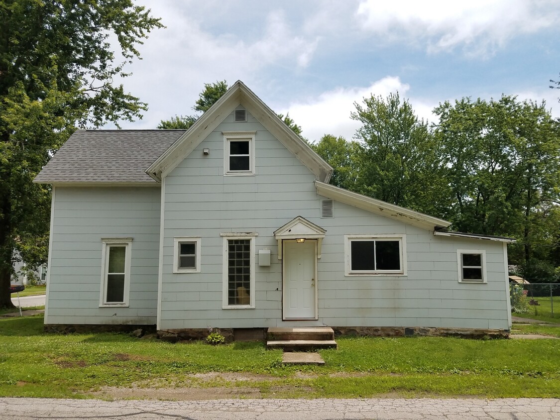 Primary Photo - 320 Queen St