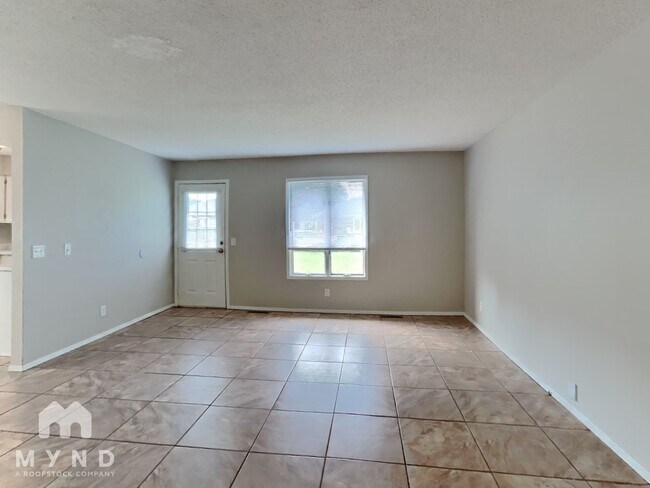 Building Photo - 1140 W Lindberg St