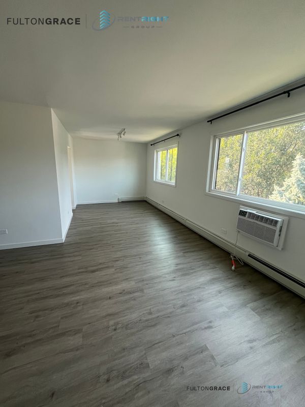 Building Photo - 7621 N Sheridan Rd