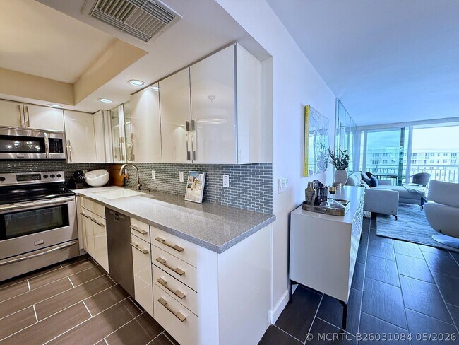 Building Photo - 3546 S Ocean Blvd