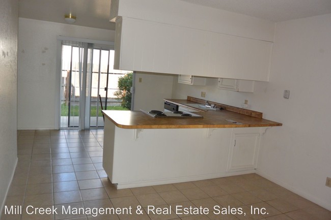 Building Photo - 2033-2037 S Tracy Ct