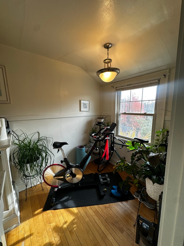 Building Photo - 1700 E Chateau Pl