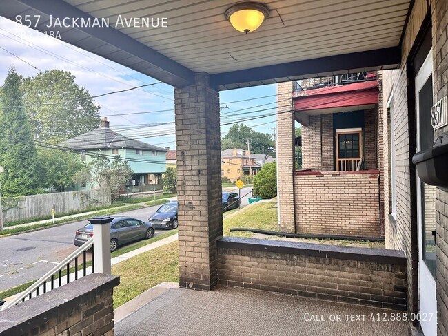 Foto del edificio - 857 Jackman Ave