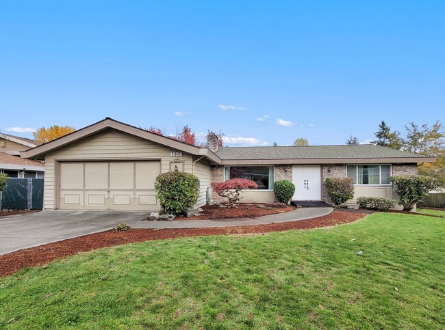 Charming Rambler with Abundant Natural Lig... - Charming Rambler with Abundant Natural Lig... House