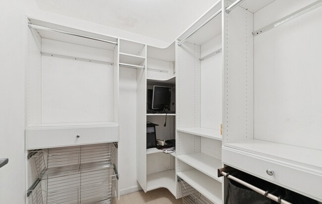 Building Photo - 437 W North Ave